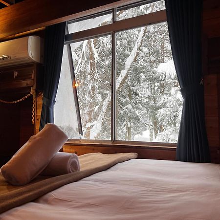 Sneaky Peaks Hotel Хакуба Екстериор снимка