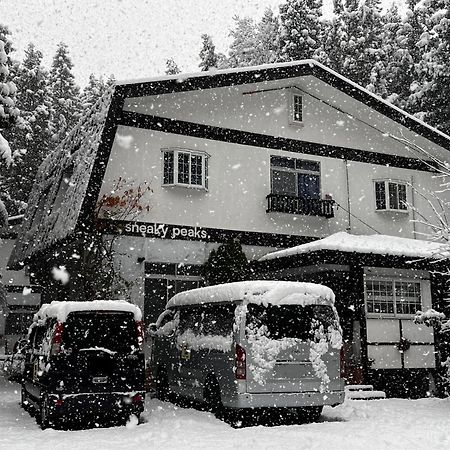 Sneaky Peaks Hotel Хакуба Екстериор снимка