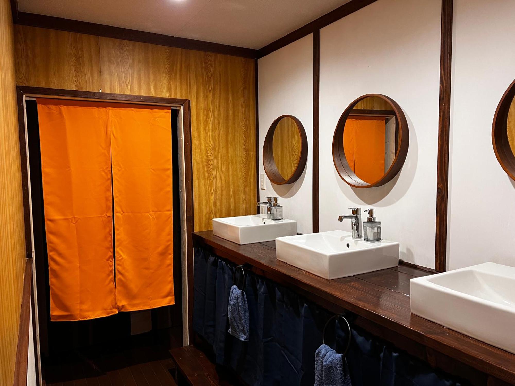 Sneaky Peaks Hotel Хакуба Екстериор снимка